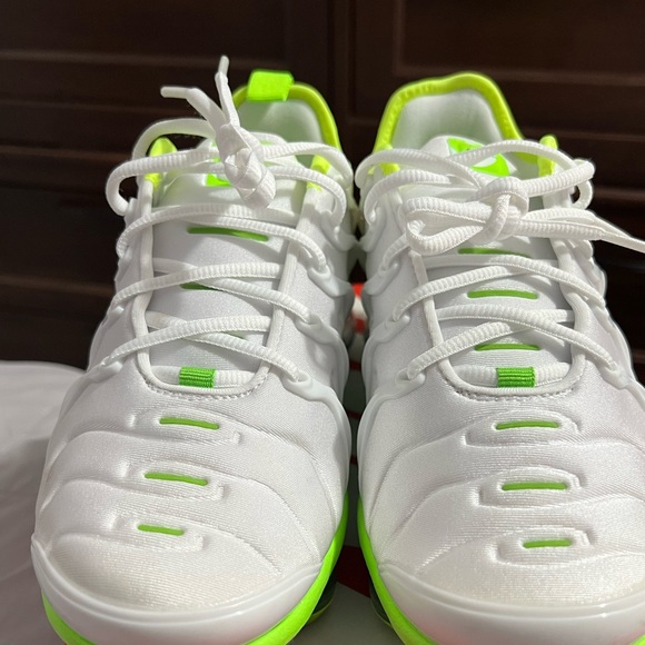 Nike Air Vapormax Plus / WHITE/ELECTRIC GREEN
BLANC/VERT ELECTRIQUE (Size M7) - Picture 5 of 7